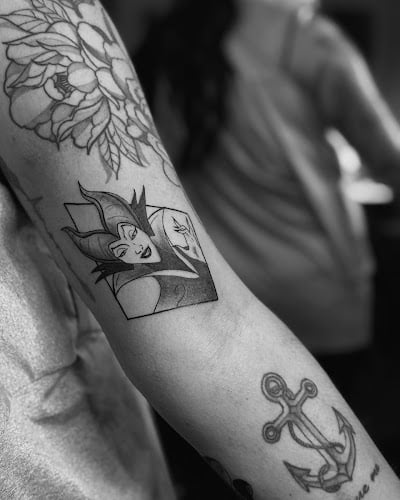 Bumblb Tattoo & Pmu