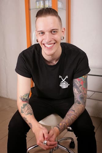 Negocio Needlez Piercingstudio
