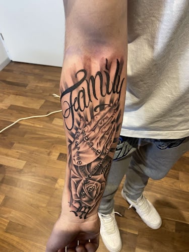 Negocio Skull Ink Tattoo & Piercing Aarau